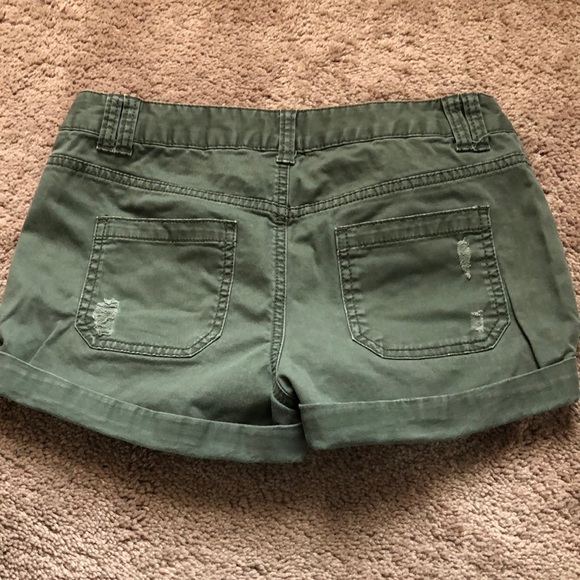 Mid rise shorts - Picture 2 of 2